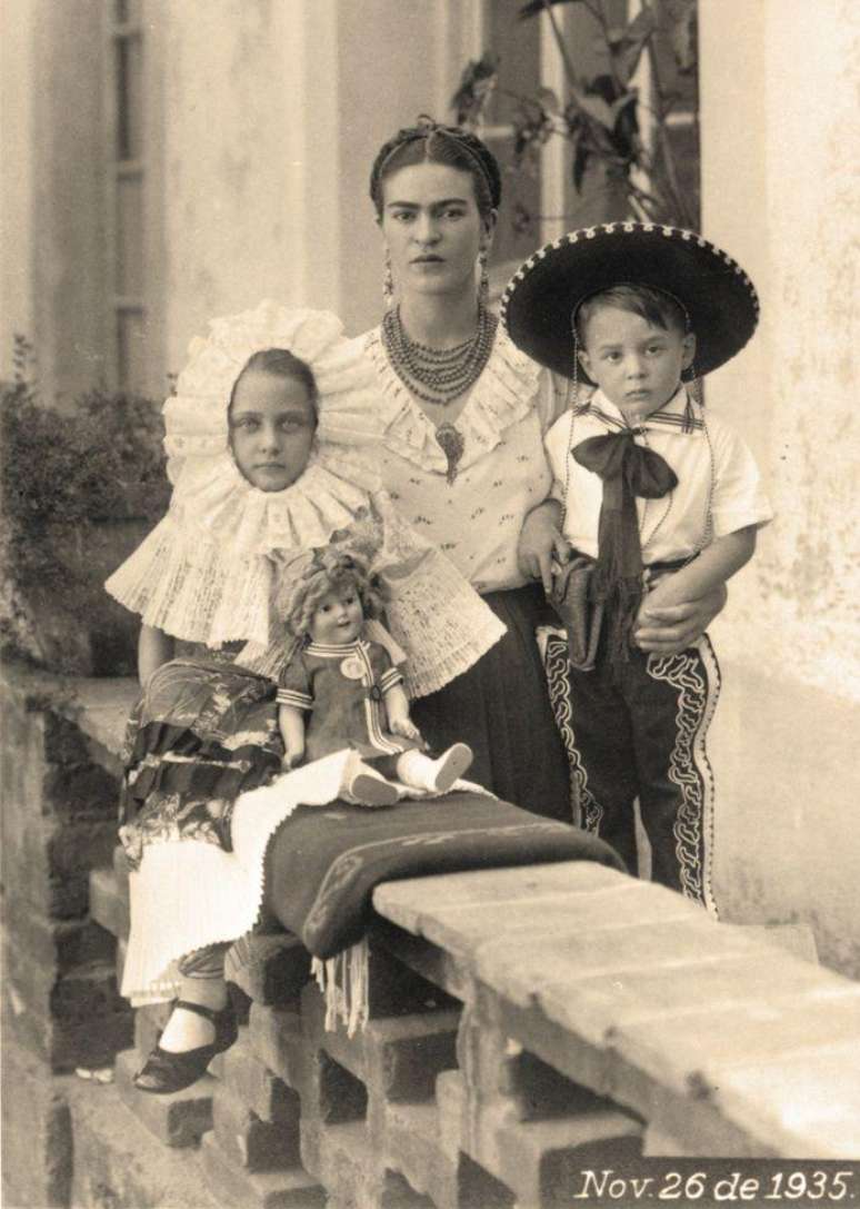 Frida com seus sobrinhos, Isolda e Antonio