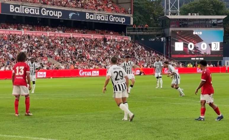 De falta, Miretti fez o gol da Juventus sobre o Standart Liege &ndash;