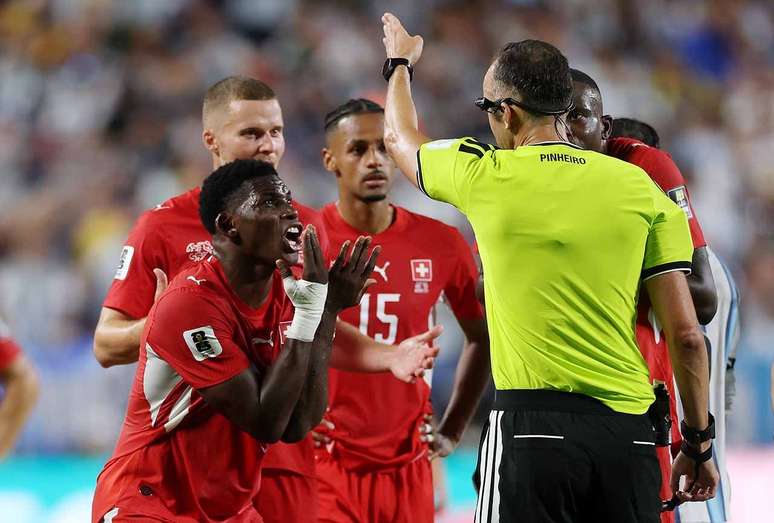 Embolo, da Su&iacute;&ccedil;a, foi expulso contra a Argentina &ndash;
