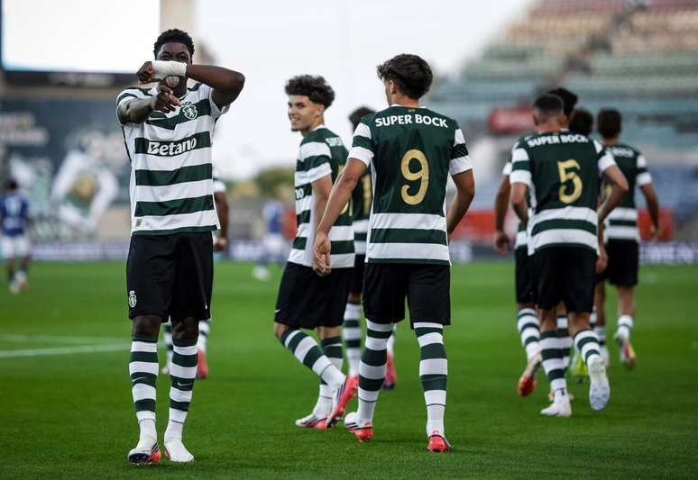 Sporting vem de goleada sobre os franceses do Strasbourg, por 7 a 0. Mas neste s&aacute;bado, enfrentar&aacute;&nbsp; rival mais forte, o Monaco, que tem Filipe Lu&iacute;s como treinador.
