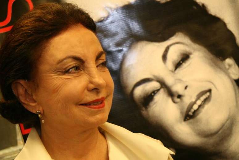 Beatriz Segall durante lan&ccedil;amento de seu livro na Livraria Cultura, em S&atilde;o Paulo, em dezembro de 2007.