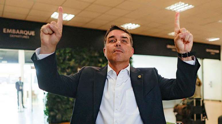 Fl&aacute;vio Bolsonaro lan&ccedil;ar&aacute; sua candidatura neste s&aacute;bado sem alian&ccedil;a e nem vice definidos