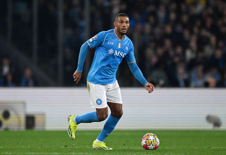 Zagueiro Juan Jesus em a&ccedil;&atilde;o pelo Napoli &ndash;