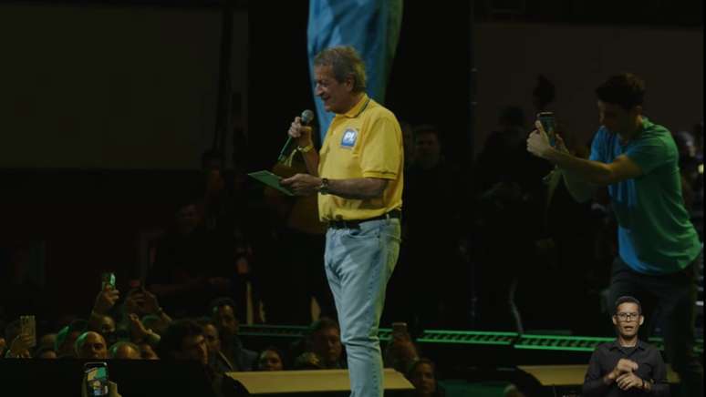 Valdemar Costa Neto, presidente do PL, discursa em evento do partido que confirma candidatura de Fl&aacute;vio Bolsonaro &agrave; Presid&ecirc;ncia