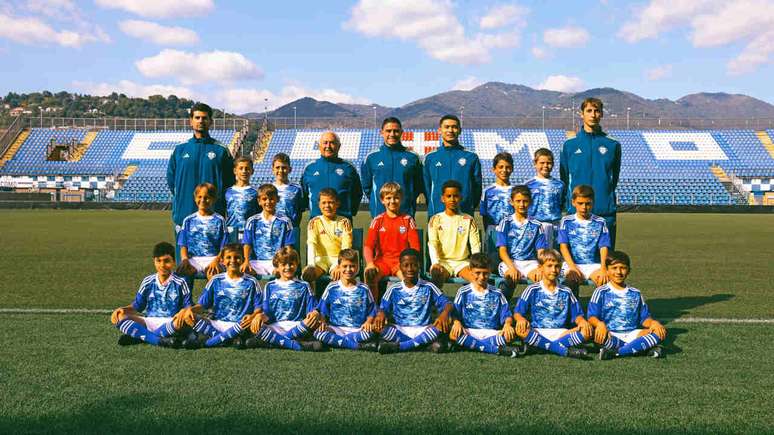 Academia Como trabalha as habilidades desde a inf&acirc;ncia. Mas com cuidados. Cabecear, por exemplo, somente a partir de certa idade.