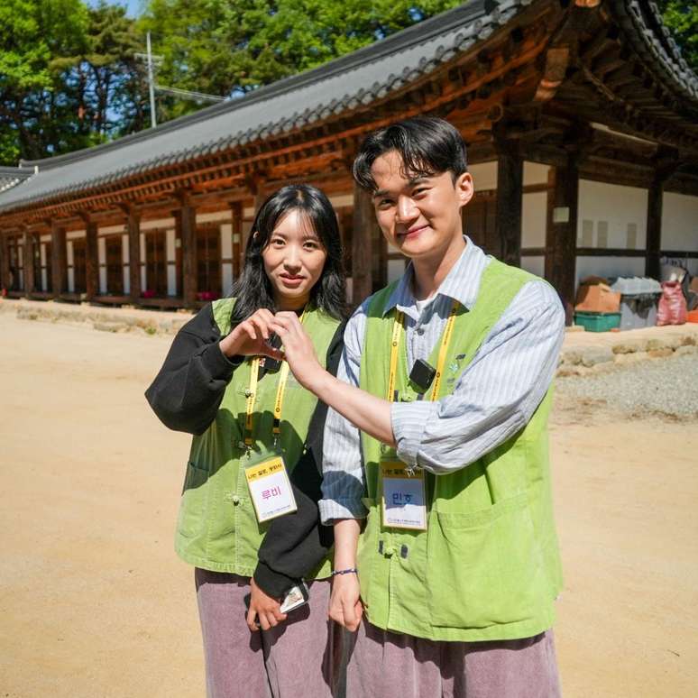 Minho (dir.) acabou formando par com Ruby (esq.), deixando Sunhyeji decepcionada.