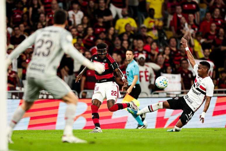Flamengo fica no empate com o S&atilde;o Paulo, no Maracan&atilde;, pelo Brasileir&atilde;o &ndash;