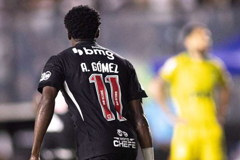 Andr&eacute;s G&oacute;mez marca e comemora. Seu gol evita a derrota do Vasco para o Mirassol.