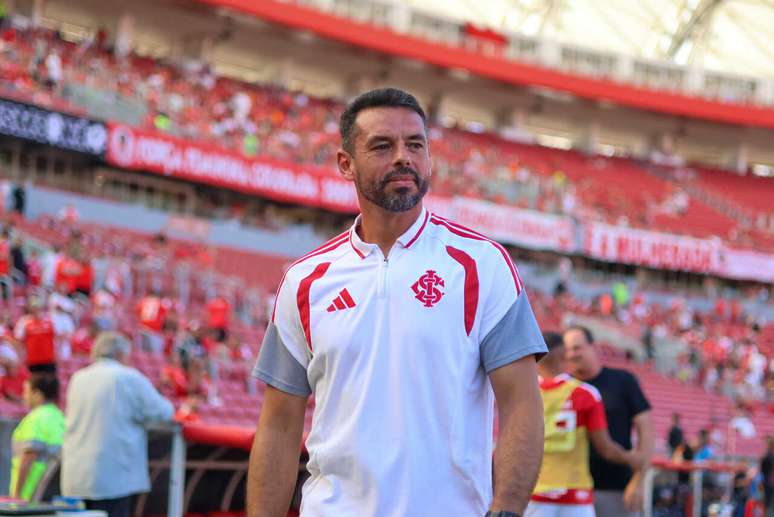 Conde Esteban se desculpou por trocar jogador dois minutos ap&oacute;s falha em campo &ndash;