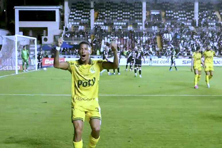 Igor Formiga vibra ap&oacute;s fazer o gol do Mirassol sobre o Vasco. Mas, no fim, 1 a 1.