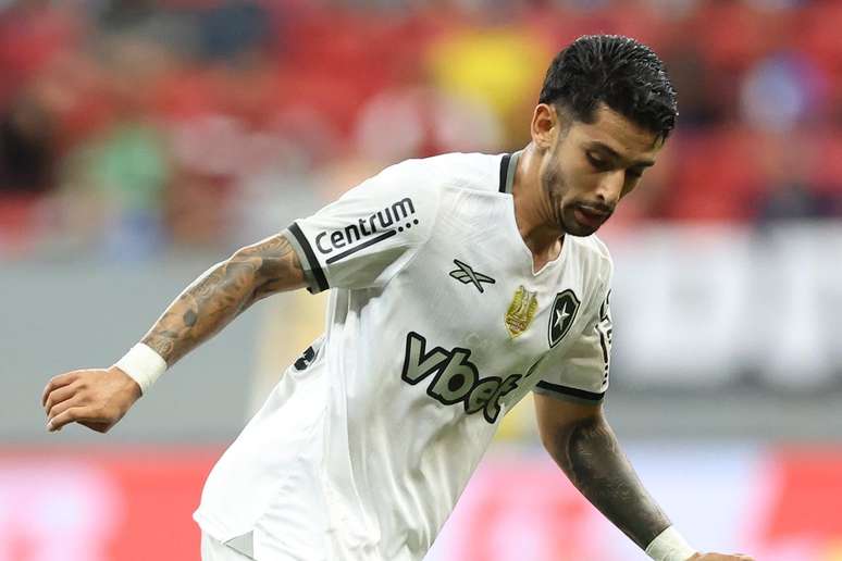 Santi est&aacute; no Botafogo desde 2025 &ndash;