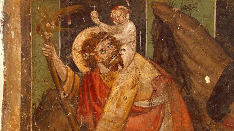 Afresco de S&atilde;o Crist&oacute;v&atilde;o carregando o menino Jesus, obra de Giacomo Jaquerio (1375-1453) na Igreja de S&atilde;o Vito, em Piossasco, na It&aacute;lia