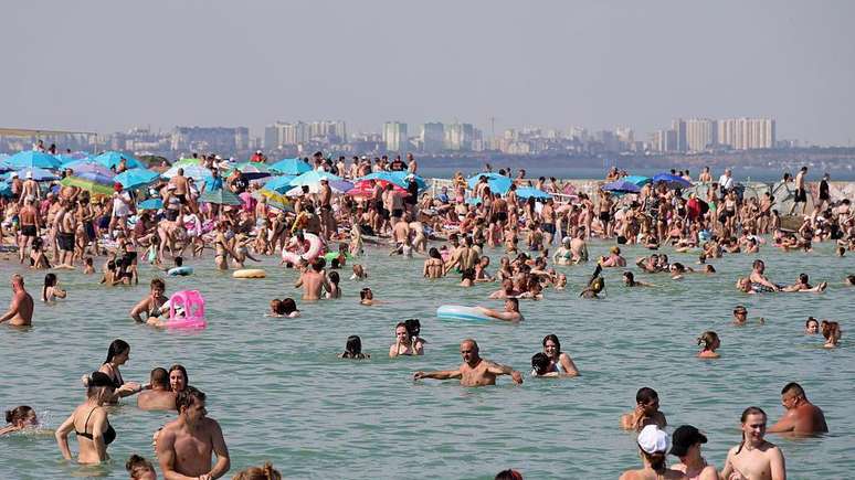 Alguns trechos da praia de Odessa s&atilde;o protegidos contra minas mar&iacute;timas