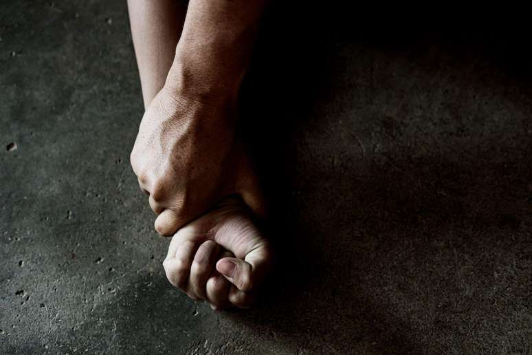 Promotora explica que, em casos de r&eacute;s em que a leg&iacute;tima defesa &eacute; considerada, normalmente retoma-se o hist&oacute;rico de amea&ccedil;as e agress&otilde;es de uma rela&ccedil;&atilde;o