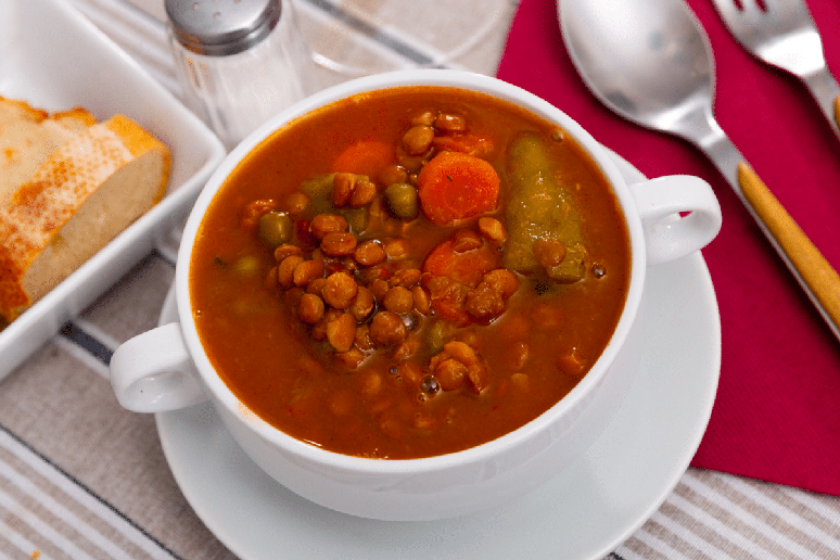 Sopa de lentilha com legumes 