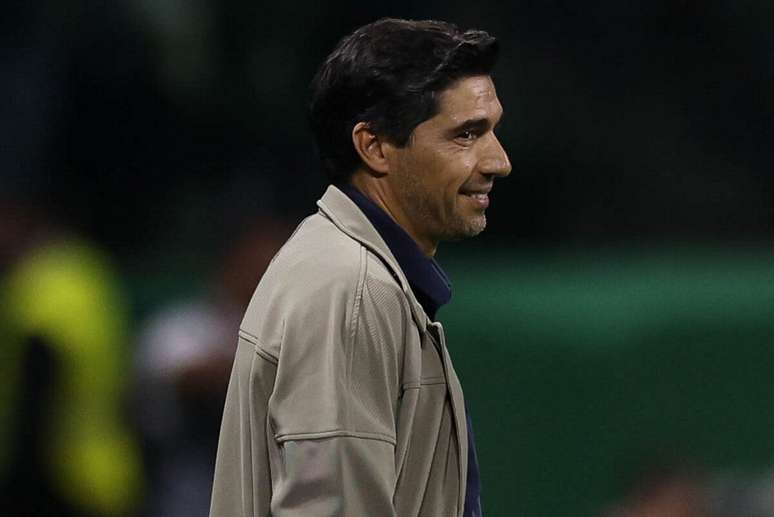 Abel destaca evolu&ccedil;&atilde;o de Paulinho em retorno ao Palmeiras &ndash;