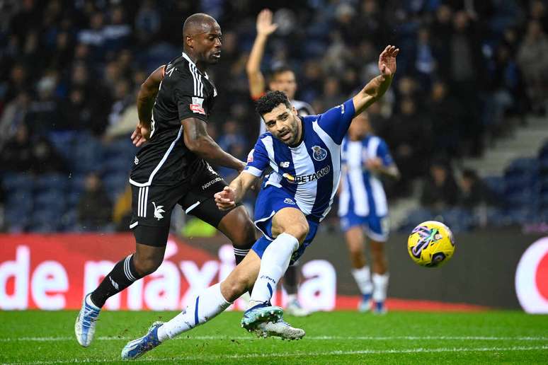 Taremi em campo pelo Porto &ndash;