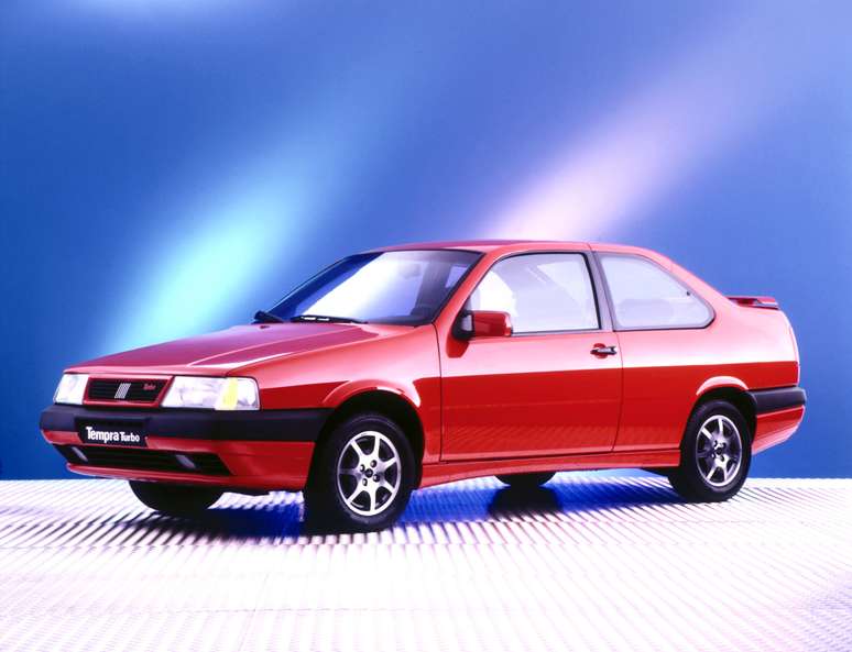 O ic&ocirc;nico Tempra Turbo e sua carroceria de duas portas