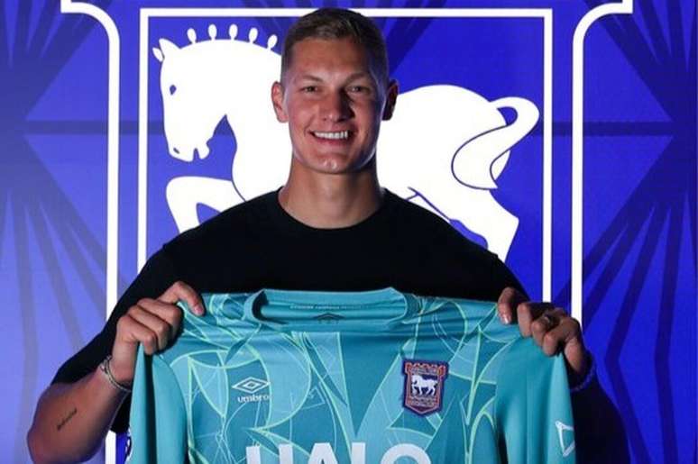 Kjell Scherpen assinou contrato com o Ipswich Town por quatro temporadas &ndash;