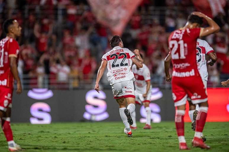 Bressan marcou o primeiro gol do CRB na partida &ndash; Divulga&ccedil;&atilde;o CRB