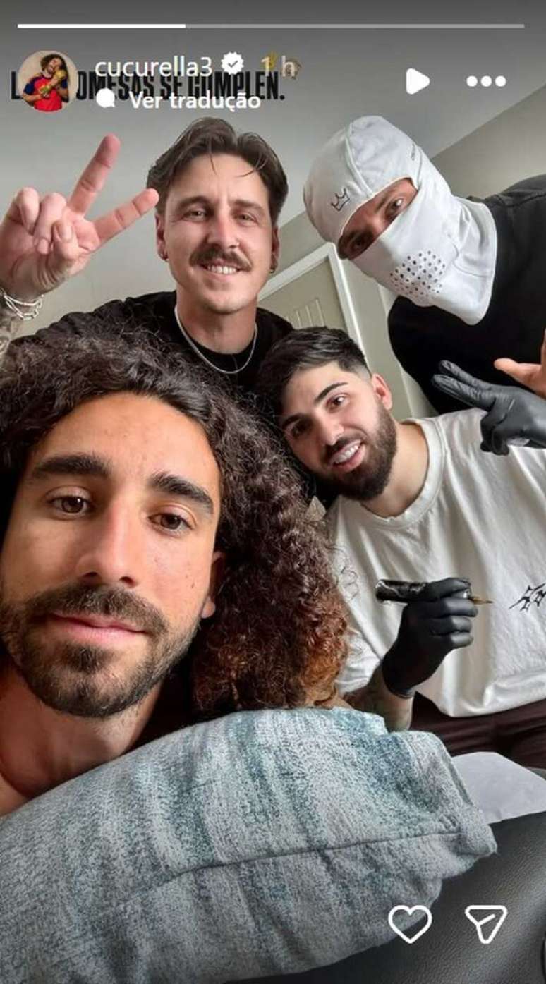 In&iacute;cio da sess&atilde;o de tatuagem do defensor espanhol &ndash;