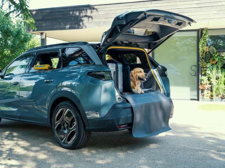 PEUGEOT E-5008 DOG EDITION