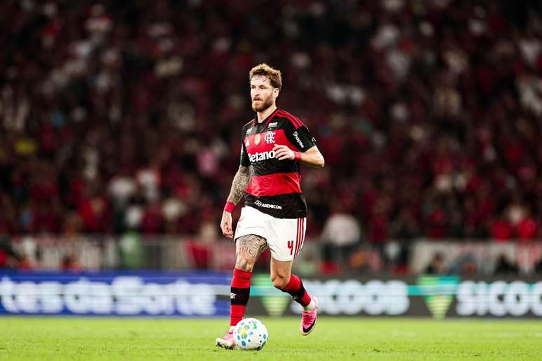 L&eacute;o Pereira &eacute; um dos l&iacute;deres do elenco do Flamengo &ndash;