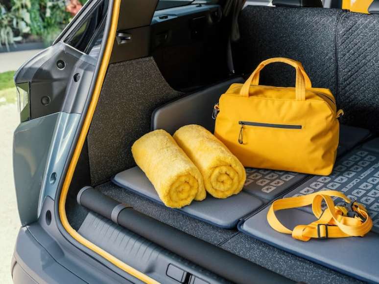 PEUGEOT E-5008 DOG EDITION