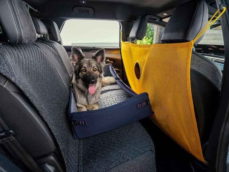 PEUGEOT E-5008 DOG EDITION