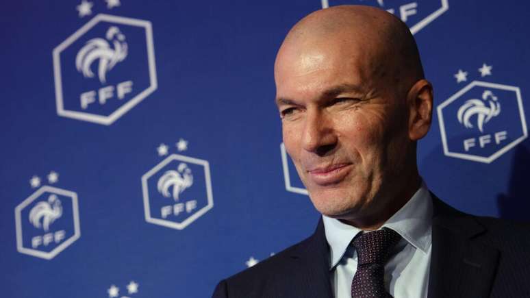 Zidane, rec&eacute;m-nomeado t&eacute;cnico da sele&ccedil;&atilde;o francesa de futebol, durante coletiva de imprensa na sede da Federa&ccedil;&atilde;o, em Paris.
