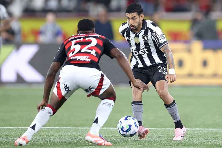 Santi n&atilde;o anda em uma fase muito boa no Botafogo &ndash;