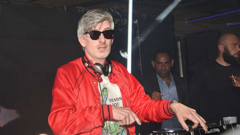 Kavinsky, DJ e produtor franc&ecirc;s respons&aacute;vel por 'Nightcall', morre aos 50 anos (Foc KanFilmMagic)