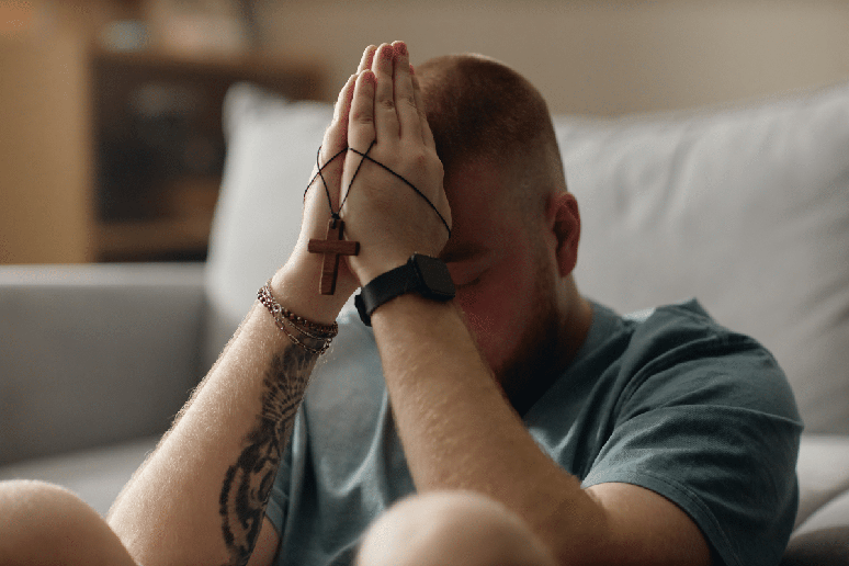A oração para ter sorte no amor é ideal para quem deseja fortalecer o coração, renovar os sentimentos e confiar nos caminhos preparados por Deus 