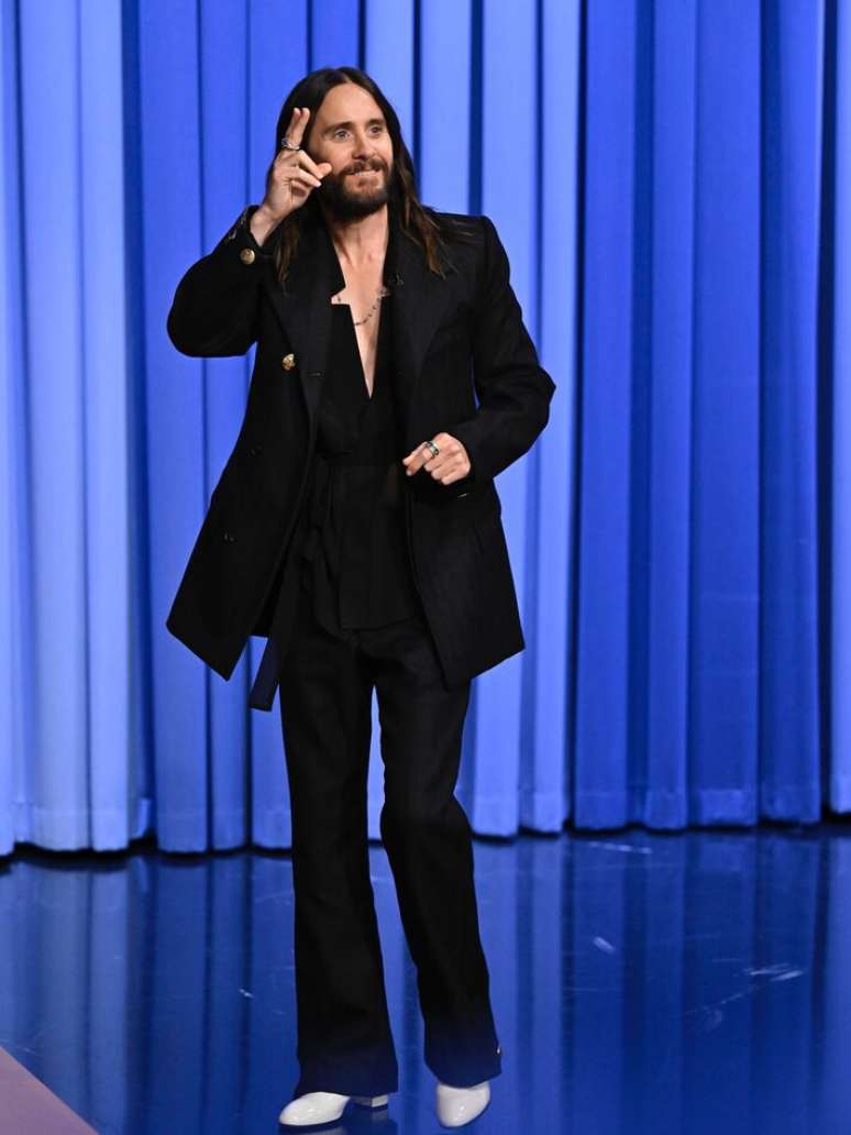 Ex-integrantes da equipe e pessoas que trabalharam com o Thirty Seconds to Mars relataram desconforto com as atitudes do vocalista Jared Leto