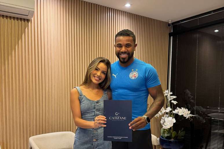 Davi Brito anuncia que se casou com Emily