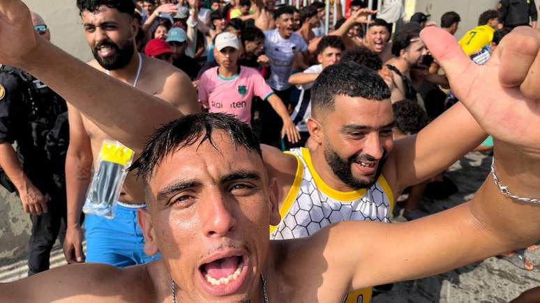 Autoridades estimam que entre 1.500 e 3.000 pessoas tenham atravessado de Marrocos para Ceuta nos &uacute;ltimos dias