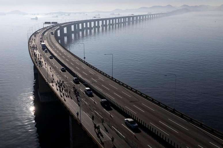 A Ponte Rio-Niter&oacute;i chegou a ser fechada durante os per&iacute;odos mais intensos dos ventos