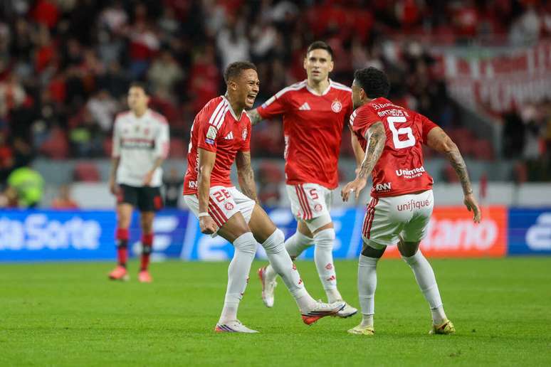 Vitinho marcou belo gol para o Inter contra o Flamengo –