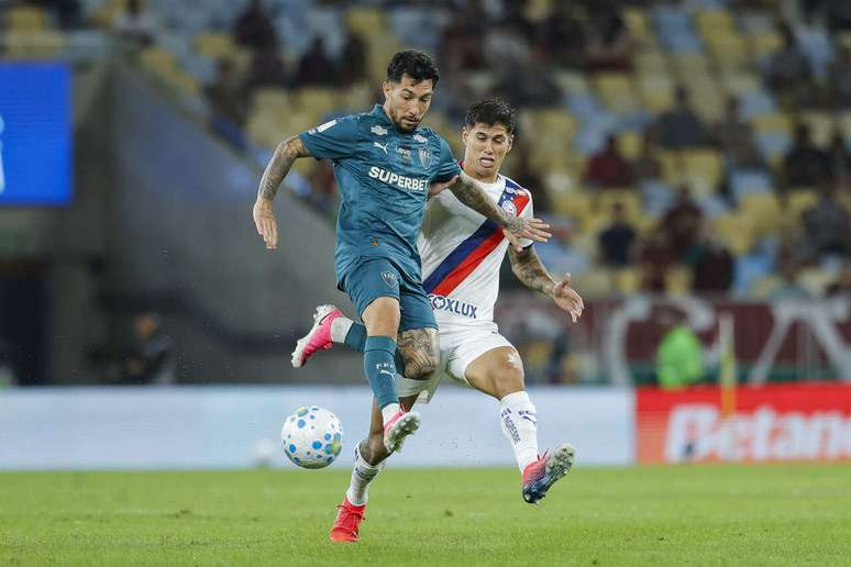 Lucho Acosta recebeu apoio do t&eacute;cnico do Fluminense&nbsp; &ndash;