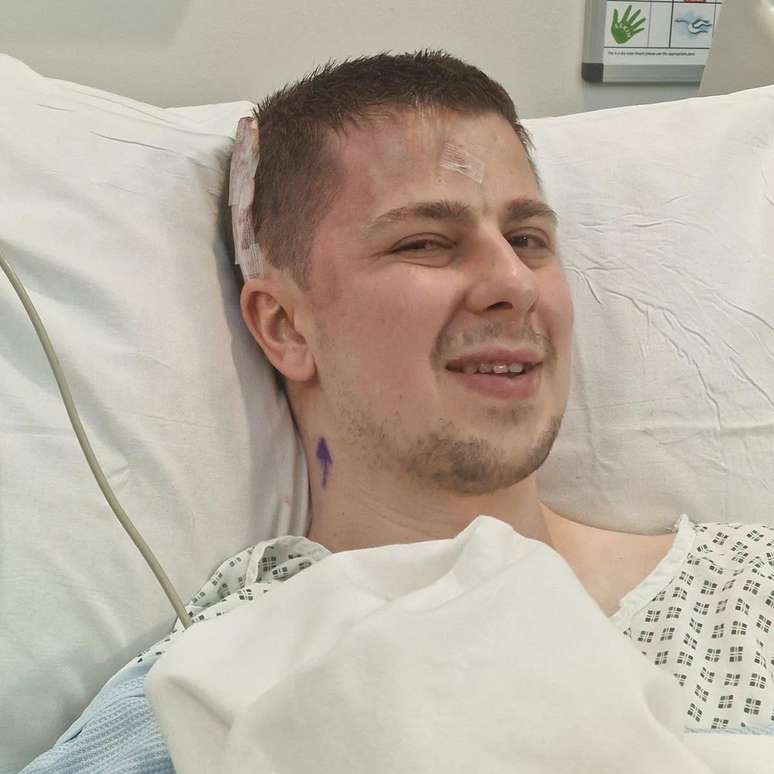 Josh passou por uma cirurgia que removeu 95% de um tumor cerebral