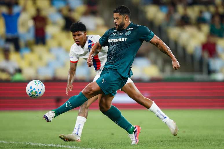 Fluminense e Bahia. Muitas finaliza&ccedil;&otilde;es. Mas 0 a 0 no placar.