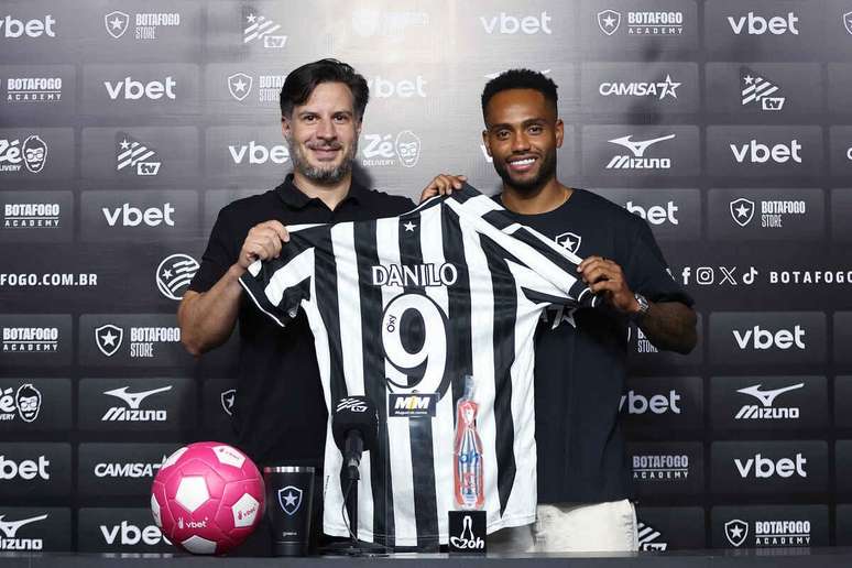 Pereira e o diretor de Futebol do Glorioso, L&eacute;o Coelho &ndash;