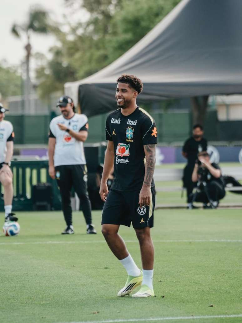 Andrey Santos foi convocado por Carlo Ancelotti para amistosos
