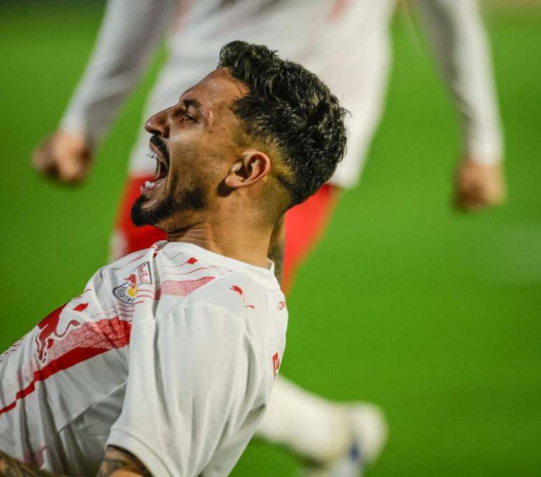 Pedro Henrique comemora o gol que deu &agrave; classifica&ccedil;&atilde;o ao Massa Bruta &ndash;