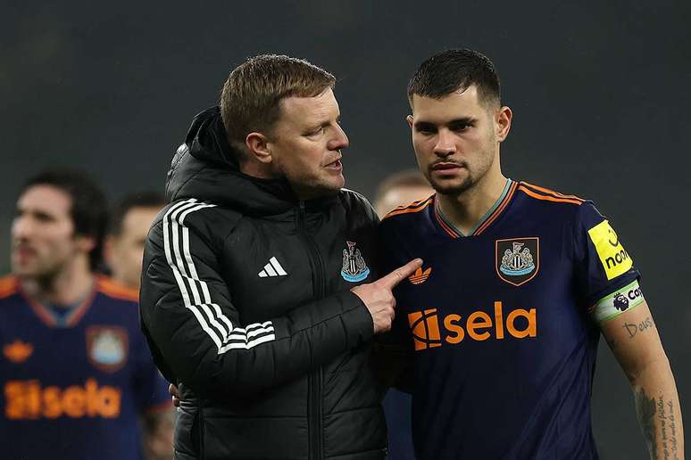 Eddie Howe (esq.) temia perder capit&atilde;o Bruno Guimar&atilde;es para o Arsenal &ndash;