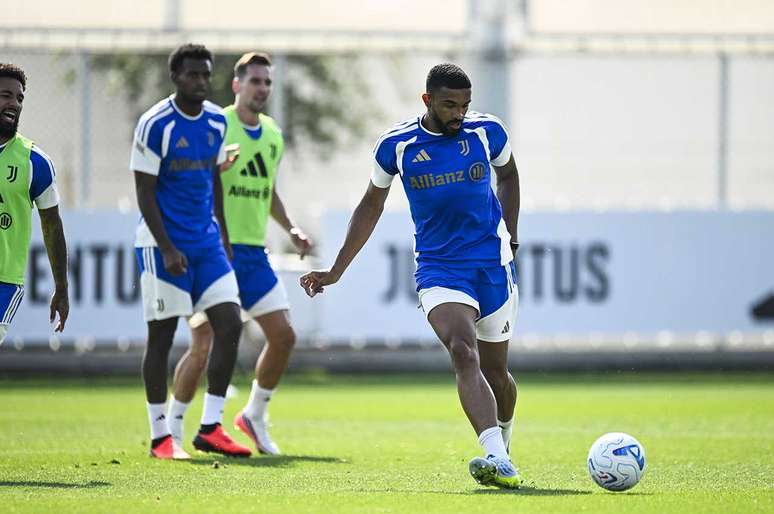 Bremer voltou aos treinamentos ap&oacute;s disputa da Copa do Mundo &ndash;