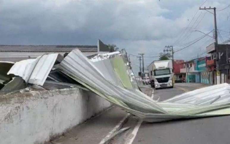 S&atilde;o Sebasti&atilde;o, no litoral de S&atilde;o Paulo, foi atingida pelas fortes rajadas de vento. Uma pessoa morreu.