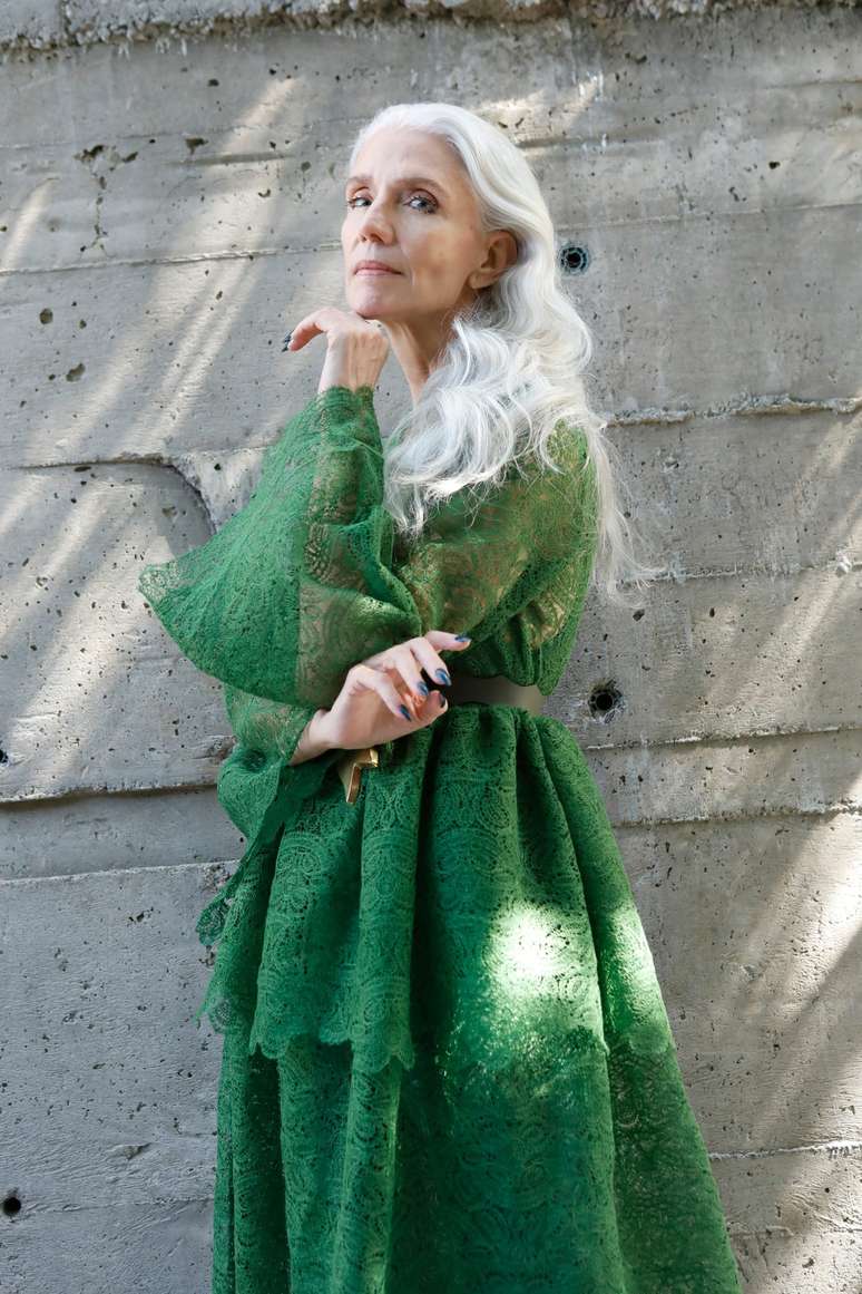 Modelo Monica Maligo no desfile de Paula Raia em 2022 