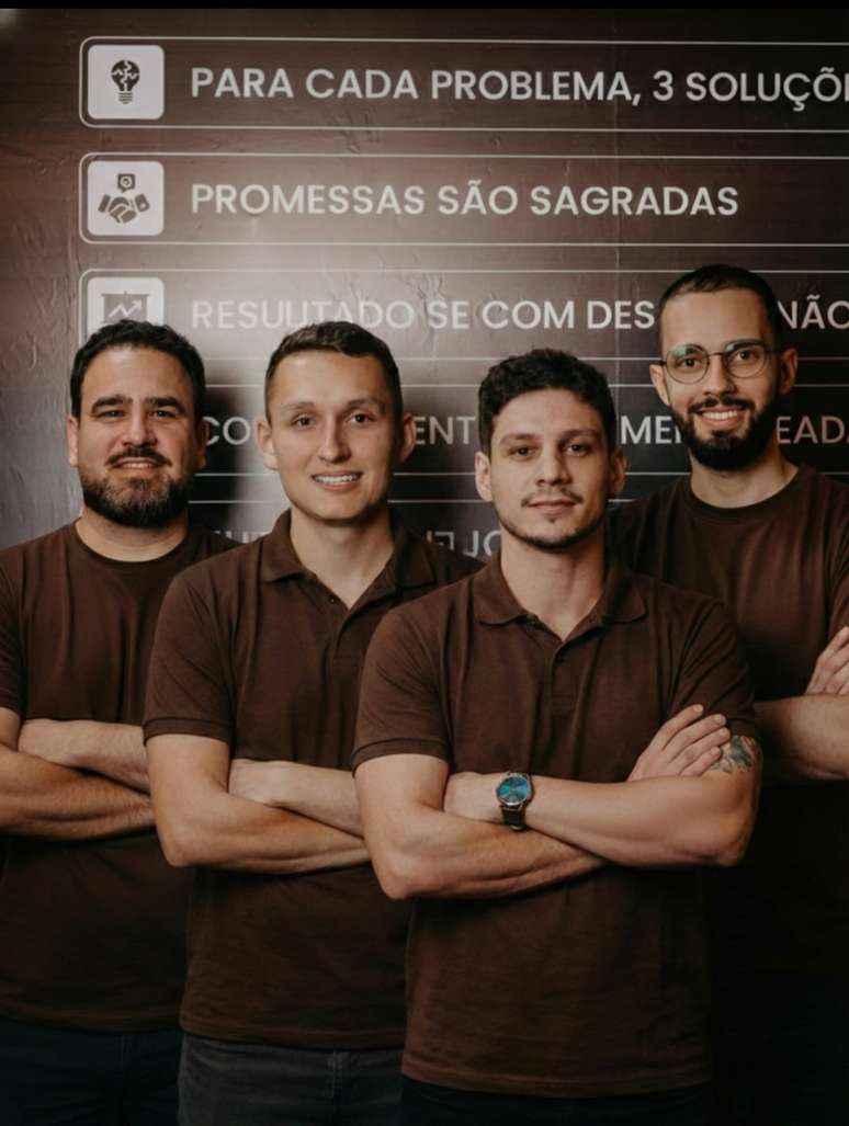 A empresa &eacute; formada por quatro s&oacute;cios e oito colaboradores