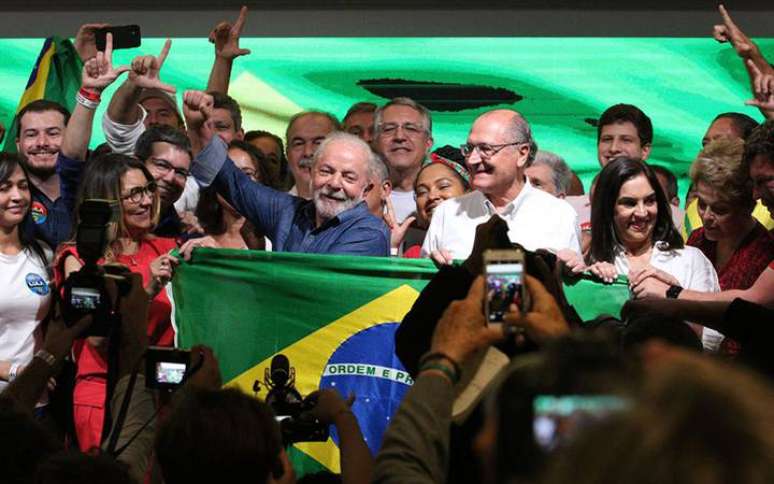 Lula eleito presidente em 2022, ao lado de Alckmin, seu vice